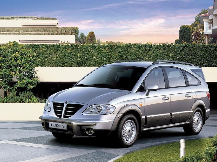  SsangYong Rodius 2004 года  (фото 4 из 16)